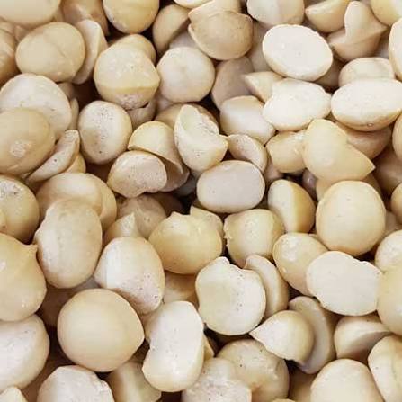 Macadamia kernel halves and pieces